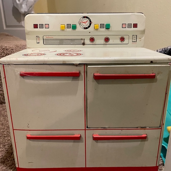 Metal Vintage Mini Toy Stove and Refrigerator - Picture 5 of 8